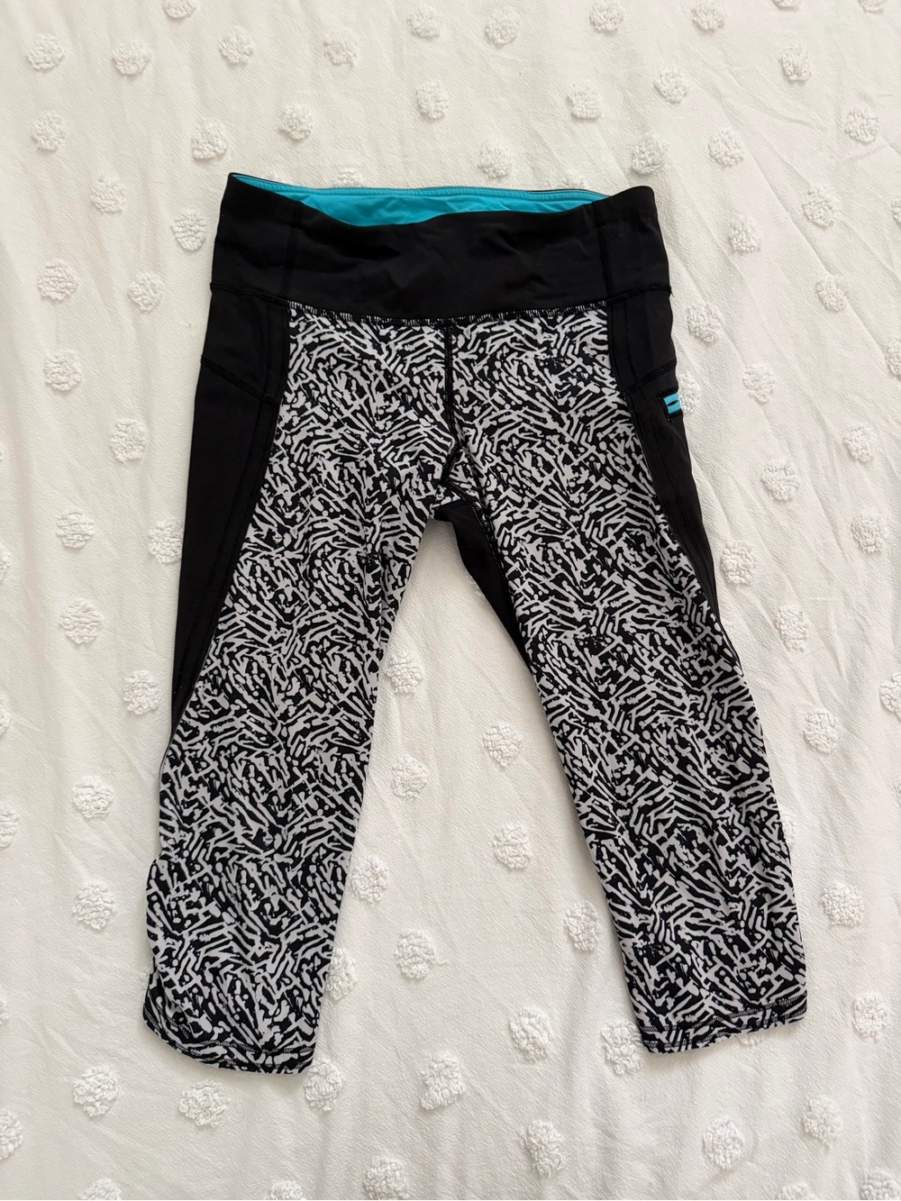 lululemon athletica Black & White Patterned 25 inch capri